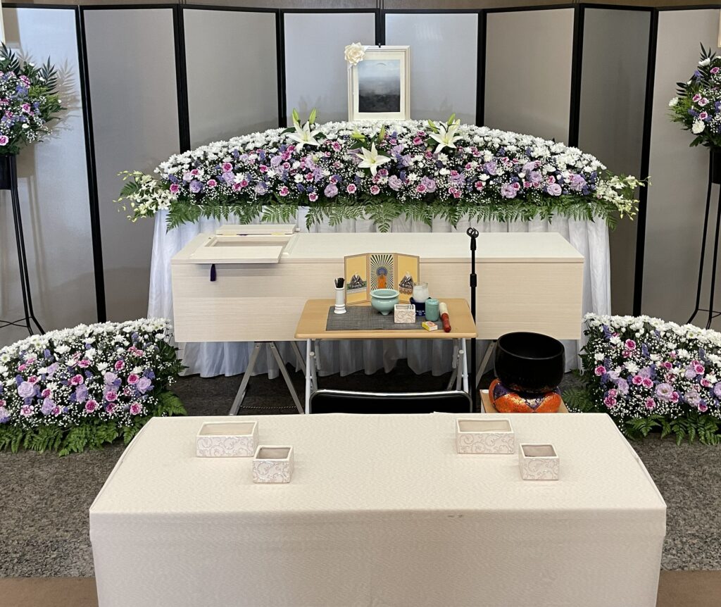 北斎場（大阪市北区）での家族葬実例　第二式場（中式場）を利用した浄土真宗本願寺派のご葬儀の画像